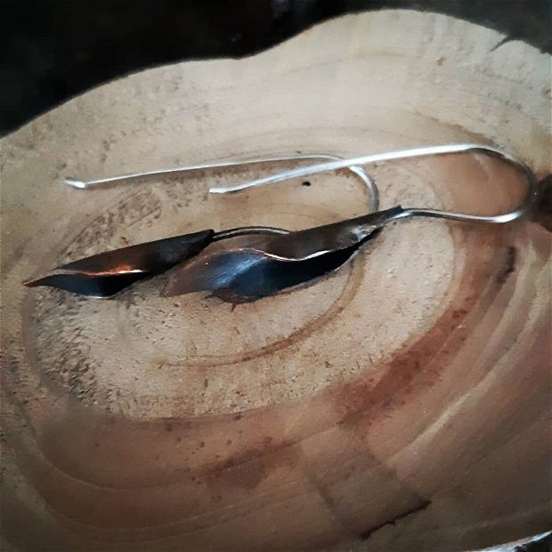 Cercei frunzulite asimetrice din argint 925 si cupru partial oxidat