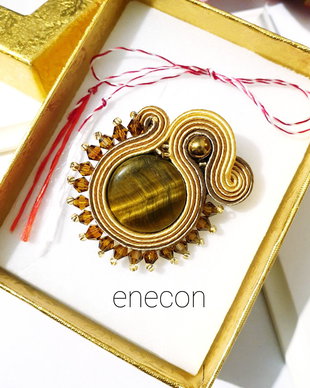 Brosa-martisor, zbrosa soutache cu ochi de tigru