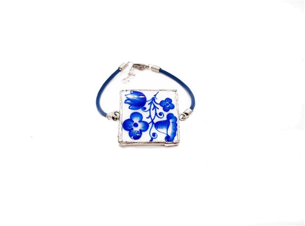 Bratara "Blue Flower" din piele naturala albastra cu element decorativ din Fimo si rasina