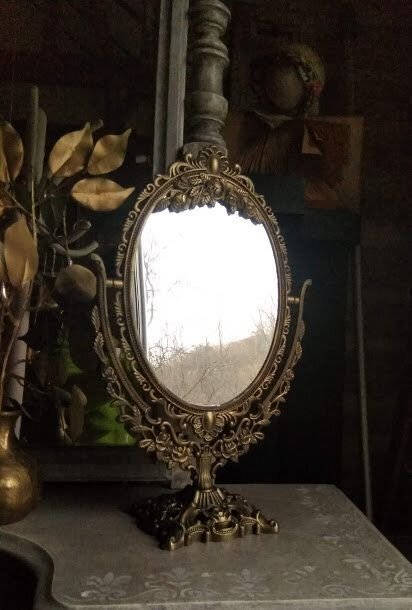 Oglinda pentru machiaj stil vintage-cupru