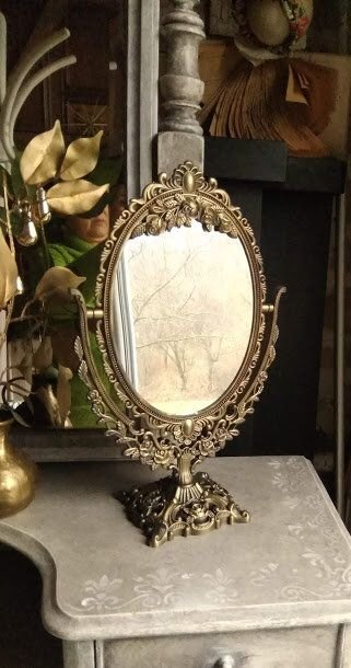 Oglinda pentru machiaj stil vintage-cupru