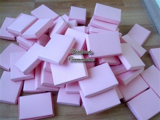 Cutii  roz