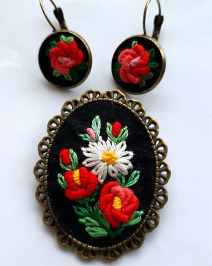 Set brosa și cercei' broderie manuală