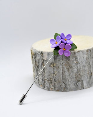 Mărțișor pin liliac