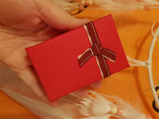 Cutiuta cadou roșie