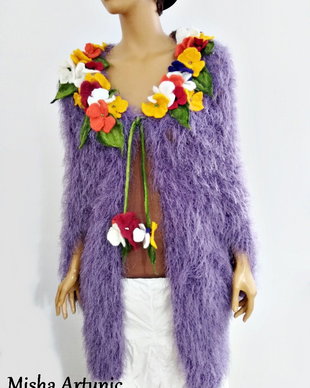 REZERVAT Cardigan crosetat, pufos, accesorizat cu floricele impaslite