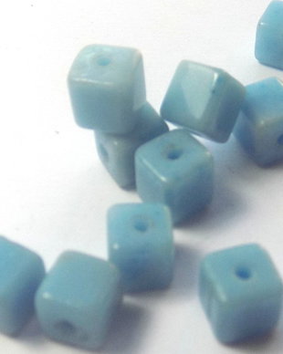 Margele plastice cub blue deschis 8,5 mm