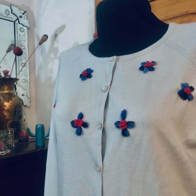 Cardigan cu model floral handmade