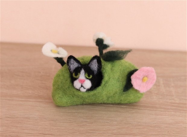 Decor/ornament `Pisica in culcus`