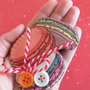 Broșă ,mărțișor dulce,macarons în trei culori