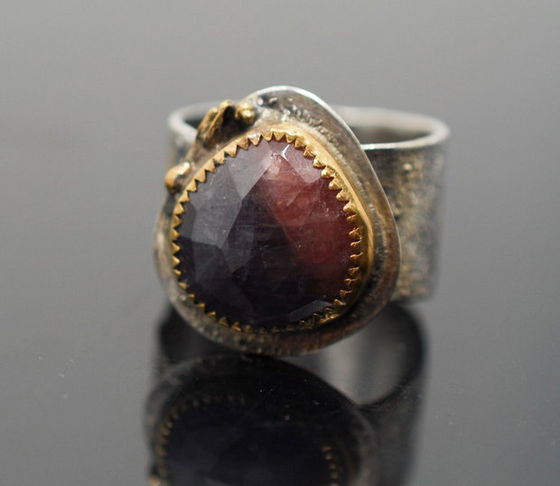 Inel argint 925 cu safir natural fatetat, rose cut, cu caseta din profil gold filled 20/14K