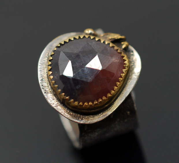 Inel argint 925 cu safir natural fatetat, rose cut, cu caseta din profil gold filled 20/14K