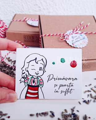 Martisor magnet pictat manual cu mesaj port traditional