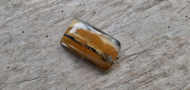 Cabochon jasp mookaite, 25x17x4 mm