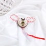 Brosa - martisor albinuta brodata manual