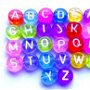 Margele acrilice banut alfabet multicolore transparente cu litere albe 34 buc.