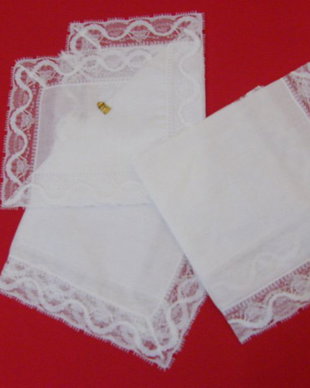 Nou-set 2 batiste cu dantela