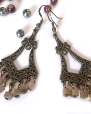 Cercei candelabru, bronz si margele cat eye