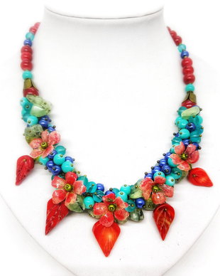 Colier prehnit /margele sticla cu floricele si frunze coral