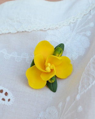 Frezia galbena- brosa martisor