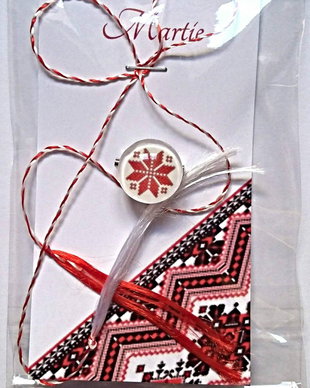 Brosa martisor cabochon sticla 14mm motive traditionale model 1