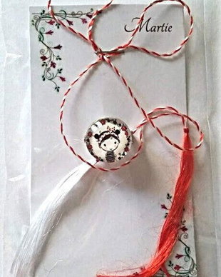 Brosa martisor cabochon sticla 14mm fetita