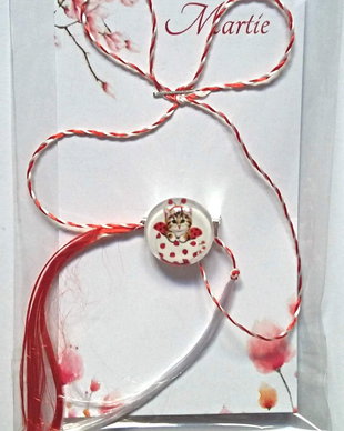 Brosa martisor cabochon sticla 14mm pisicuta buburuza