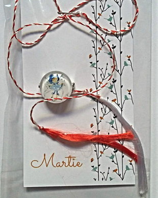 Brosa martisor cabochon sticla 14mm zana bleu