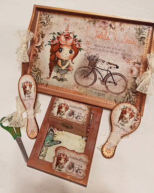Tava personalizata mot, cu tema Fetita si bicicleta vintage