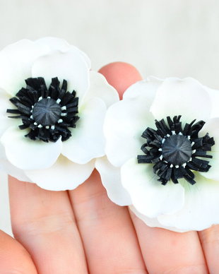 Anemone albe- cercei supradimensionati