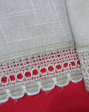 Traversa cu dantela