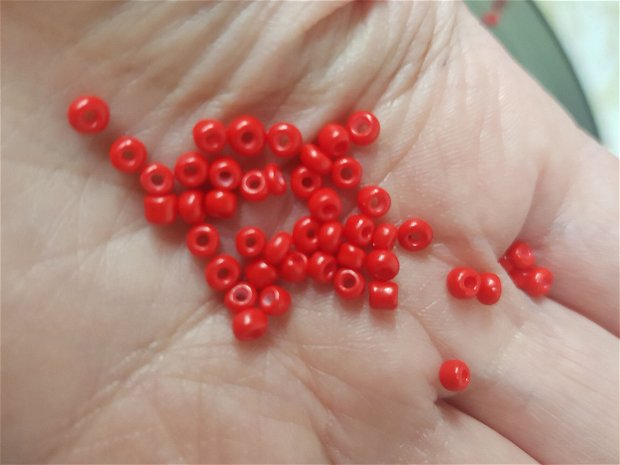 40g Mărgele (4mm) acrilice roșii