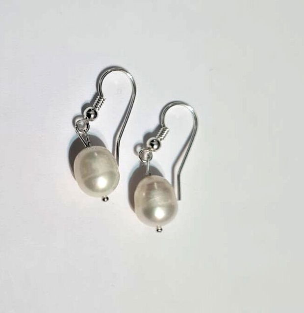 Cercei din argint cu perle naturale albe