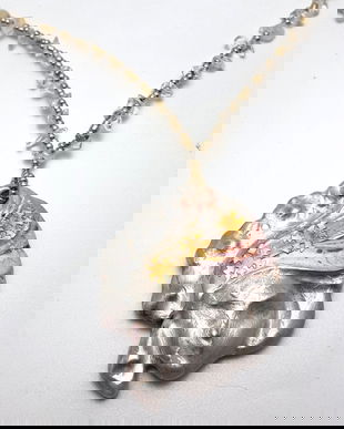 Craiasa zapezii, colier unicat cu pandantiv ceramic glazurat, pictat cu argint fin si fulgi din argint 999, prins pe colier din chipsuri de cuart transparent si margele japoneze
