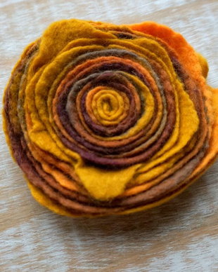 Broşă Marigold
