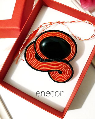 Brosa soutache, Brosa rosu si negru