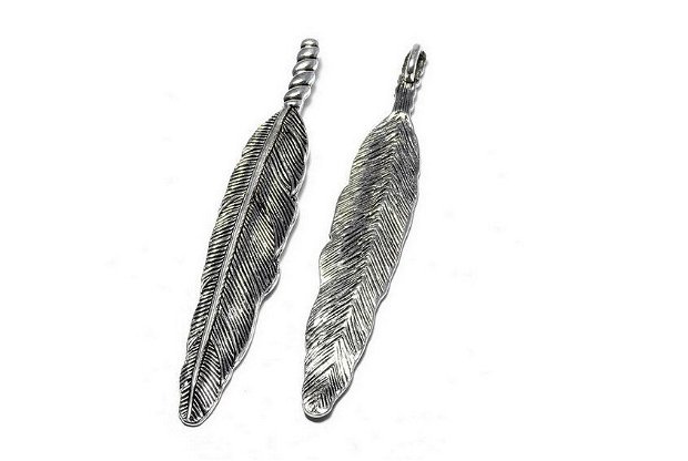 Pandantiv metalic, argintiu antichizat, frunza, 80x14 mm