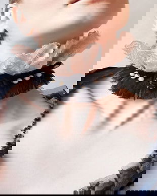 Choker/Guler/Colier din dantela si tulle cu aplicatii de margele, guler cu volane si trandafir handmade Tudor style, guler renascentist, guler Pierrot