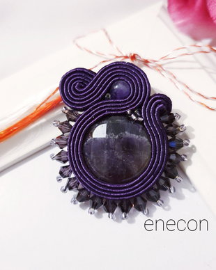 Brosa-mărțișor ametist, Brosa mov soutache