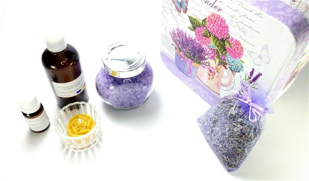 Set produse din lavanda : Apa florala + ulei esential + sare de baie + lumanare + saculet cu lavanda + cutie