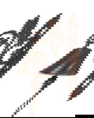 Clopot din fonta cu un fluture