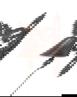 Clopot din fonta cu o creanga