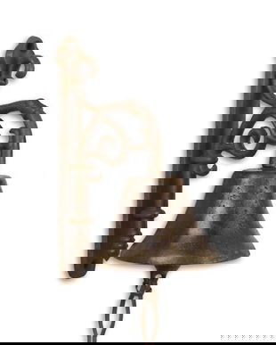 Clopot din fonta cu o decoratiune