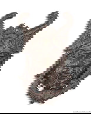 Batator de usa cu un décor cu un cap de animal