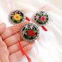 Brosa , martisor cu flori brodate manual