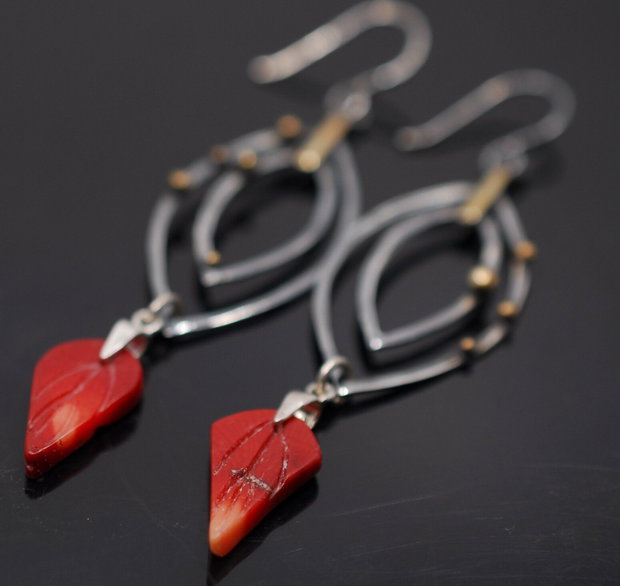 Cercei asimetrici din argint si coral, cercei lungi argint, cercei statement, cercei handmade