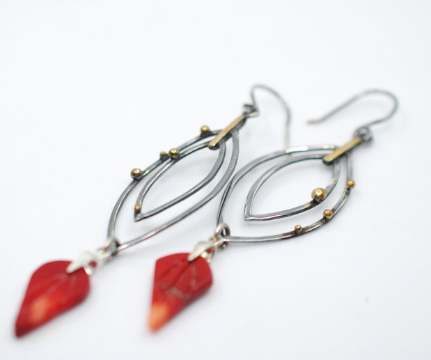 Cercei asimetrici din argint si coral, cercei lungi argint, cercei statement, cercei handmade