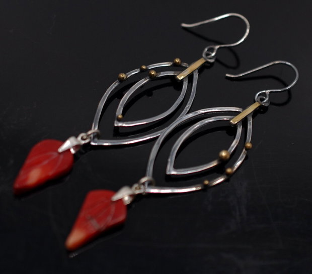 Cercei asimetrici din argint si coral, cercei lungi argint, cercei statement, cercei handmade