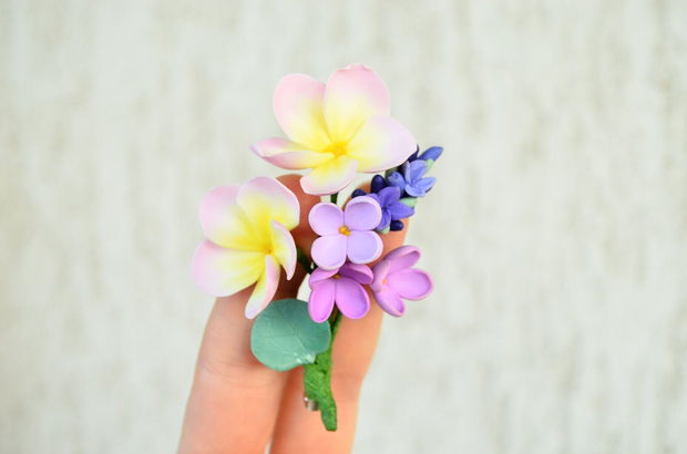 Plumeria, liliac si lavanda- brosa buchet