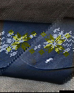 Portofel din piele pentru femei, cu broderie si loc pentru bancnote, Kosmos (negru)